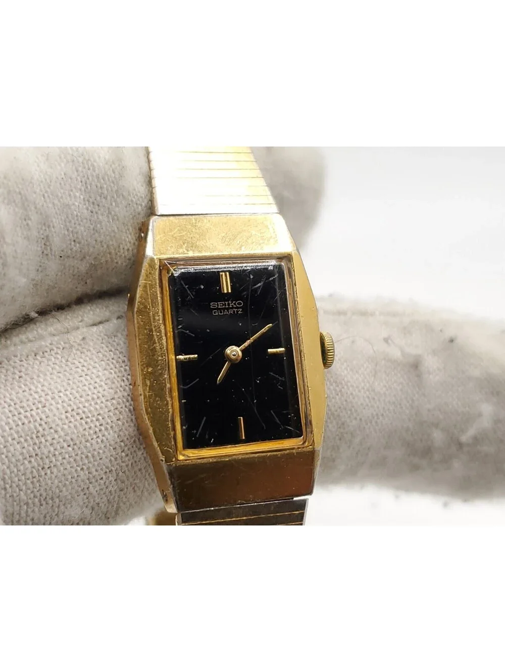 Vintage Seiko Quartz Watch Womens New Battery Gold Tone Black Dial 16mm